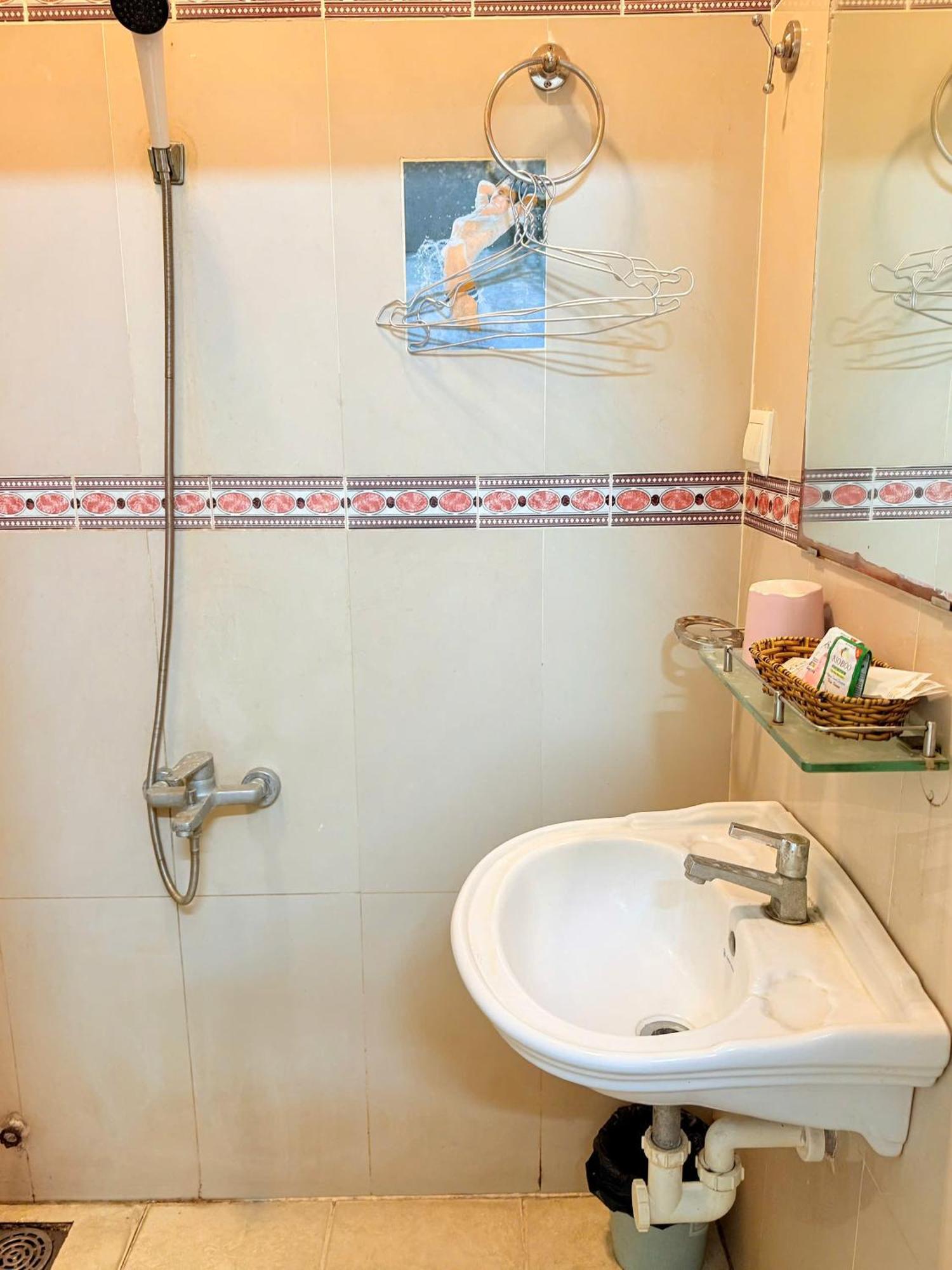 Khach San Hong Tam Hotel 2*