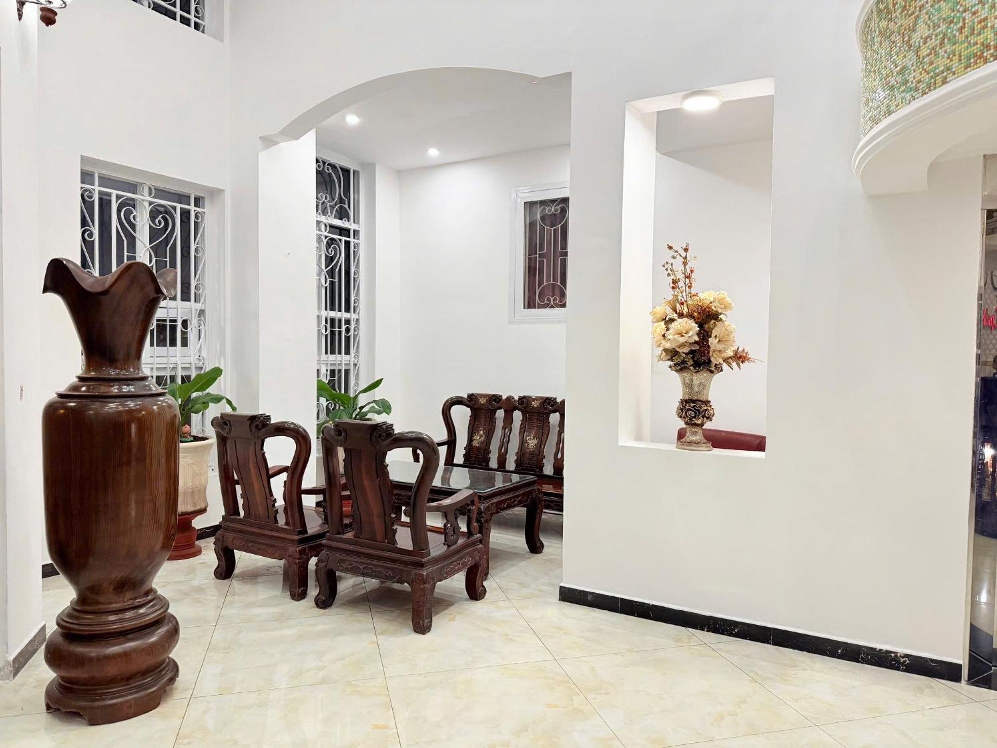 Khách sạn Khach San Hong Tam 2*